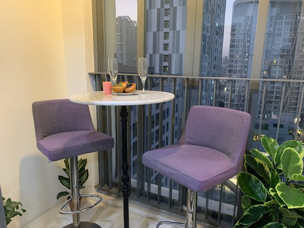 Condo For Rent 2 bedrooms Duplex Ideo Mobi Sukhumvit, Onnut BTS, Top Floor, Fully Furnished with Washer and Dryer, New Stove.
