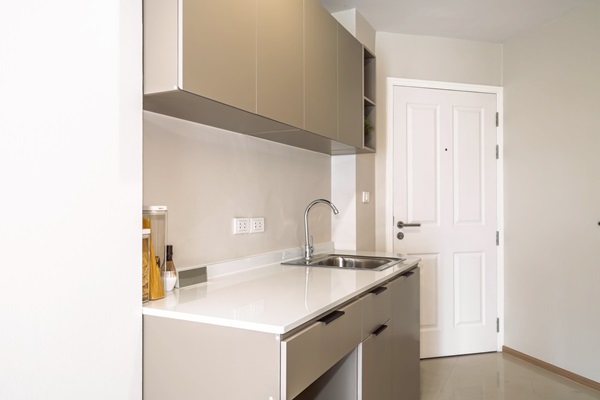 ขายด่วนคอนโด The Link Sukhumvit 50 ทำเลทอง ใจกลางสุขุมวิท ห้องมุม รีโนเวทใหม่ ไม่เคยปล่อยเช่า 2.89ล. โทร 061-3629235