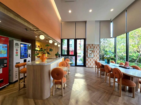 ดีคอนโด วิวิด รังสิต คอนโด ใกล้ ม.กรุงเทพ พร้อมอยู่ Fully Furnished แต่งครบ โทร 0654496399